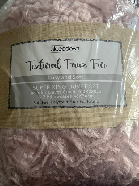 Textured Faux Fur Pink Cosy & Soft Super King Duvet Set Includes Two Pillowcases